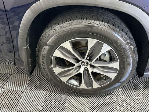 Used 2020 Toyota Highlander XLE image 10