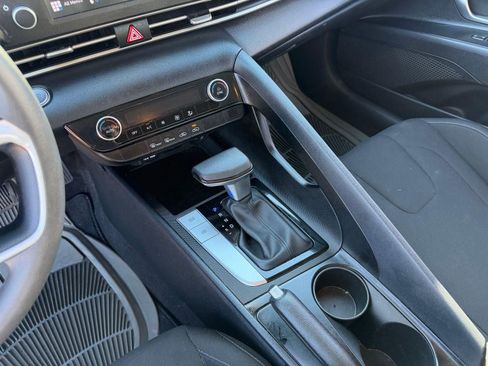 Used 2022 Hyundai Elantra SEL image 27
