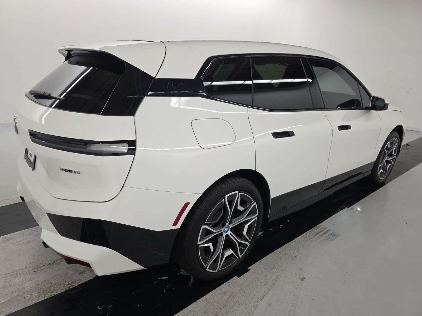 Used 2024 BMW iX xDrive50 w/ Premium Package AWD/4WD image 3