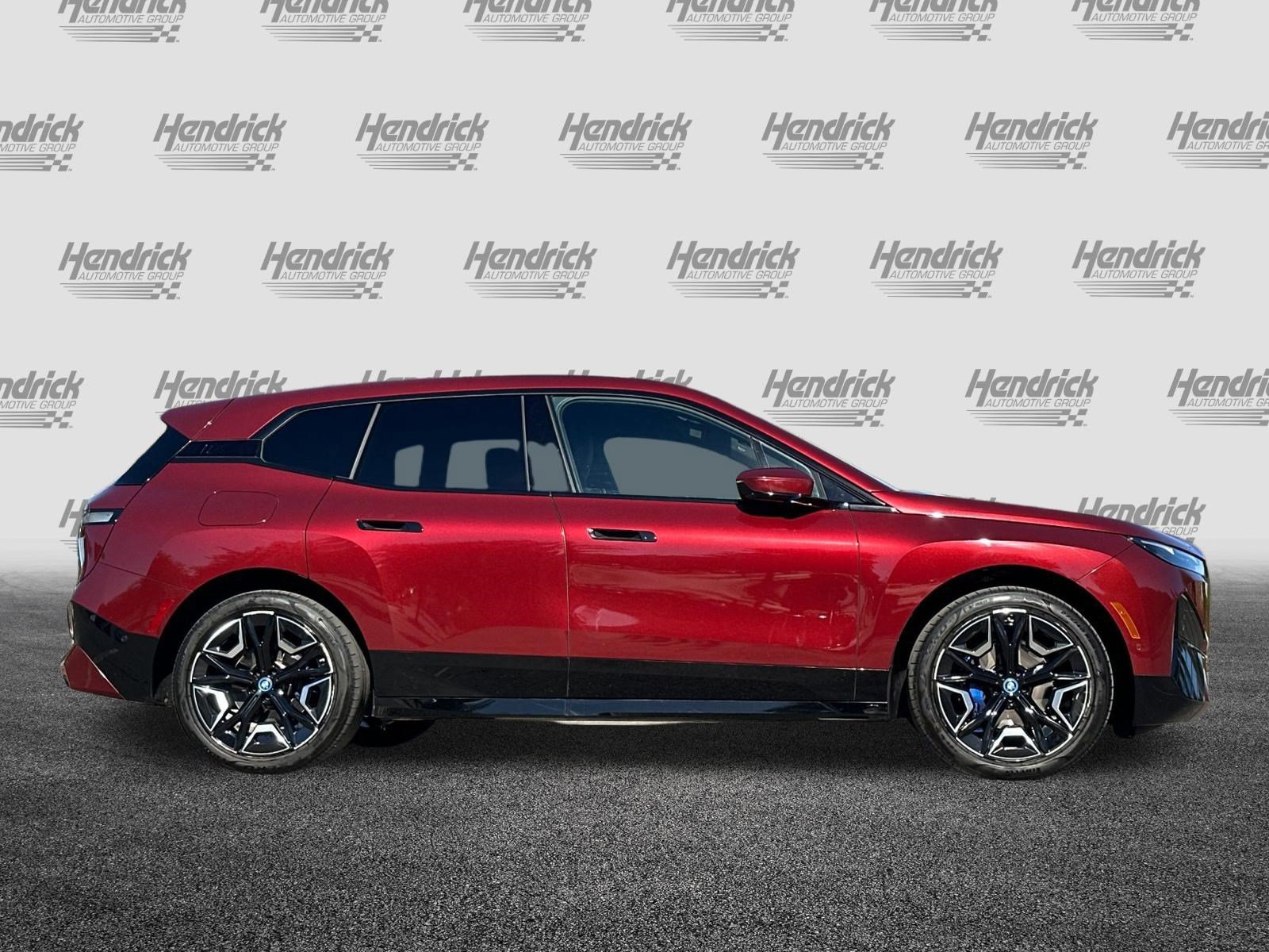 Used 2024 BMW iX xDrive50 w/ Premium Package AWD/4WD image 3