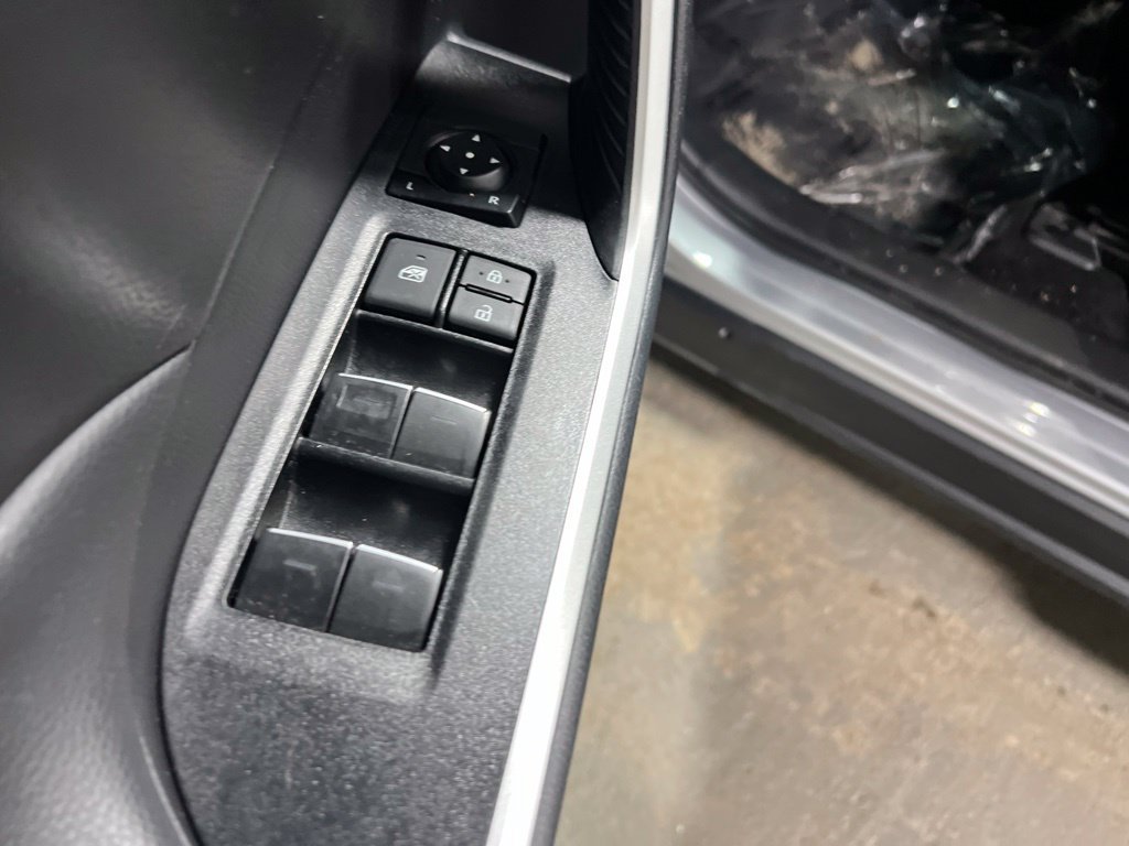 Used 2025 Toyota RAV4 XLE AWD/4WD image 21