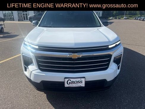 Used 2025 Chevrolet Traverse LT AWD/4WD image 3