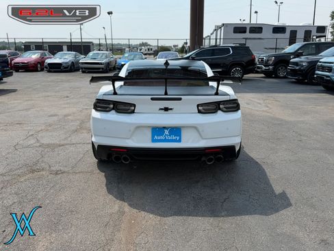 Used 2022 Chevrolet Camaro SS RWD image 6