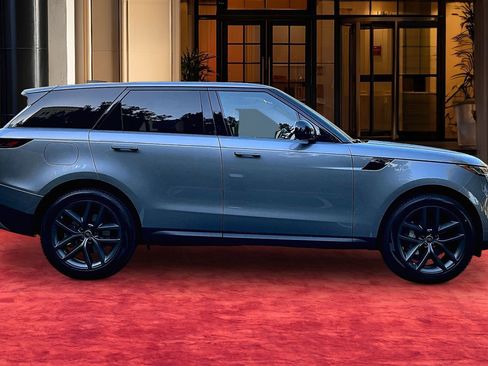 Used 2023 Land Rover Range Rover Sport SE image 13