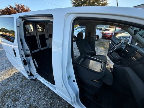 Used 2020 Nissan NV200 SV w/ Sliding Glass Door Package image 30