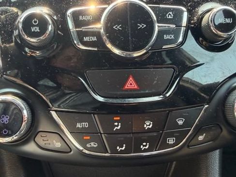 Used 2018 Chevrolet Cruze Premier w/ Premier True North Edition FWD image 22