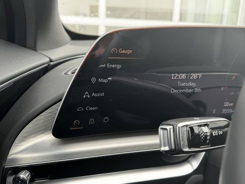 New 2025 Cadillac Lyriq Luxury image 30