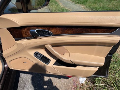Used 2014 Porsche Panamera 4 image 26