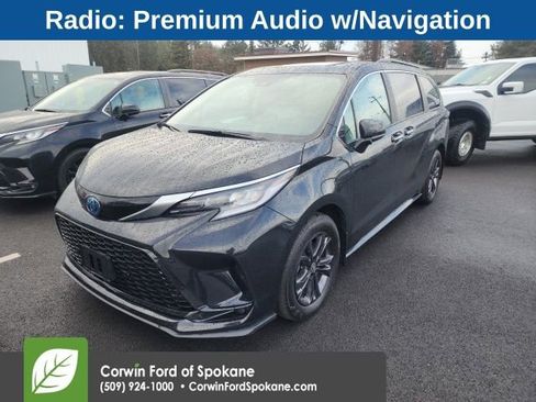 Used 2024 Toyota Sienna XSE image 2