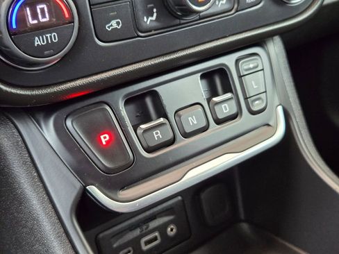 Used 2019 GMC Terrain SLT w/ Preferred Package FWD image 18