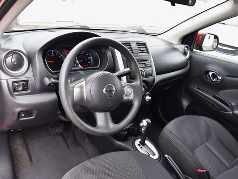 Used 2014 Nissan Versa SV FWD image 11