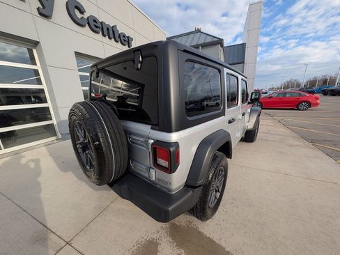 Used 2024 Jeep Wrangler Unlimited Sport AWD/4WD image 6