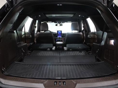 Used 2022 Ford Explorer King Ranch w/ Technology Package image 15
