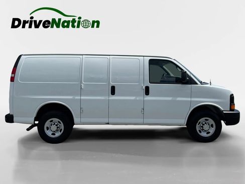 Used 2015 Chevrolet Express 2500 image 4