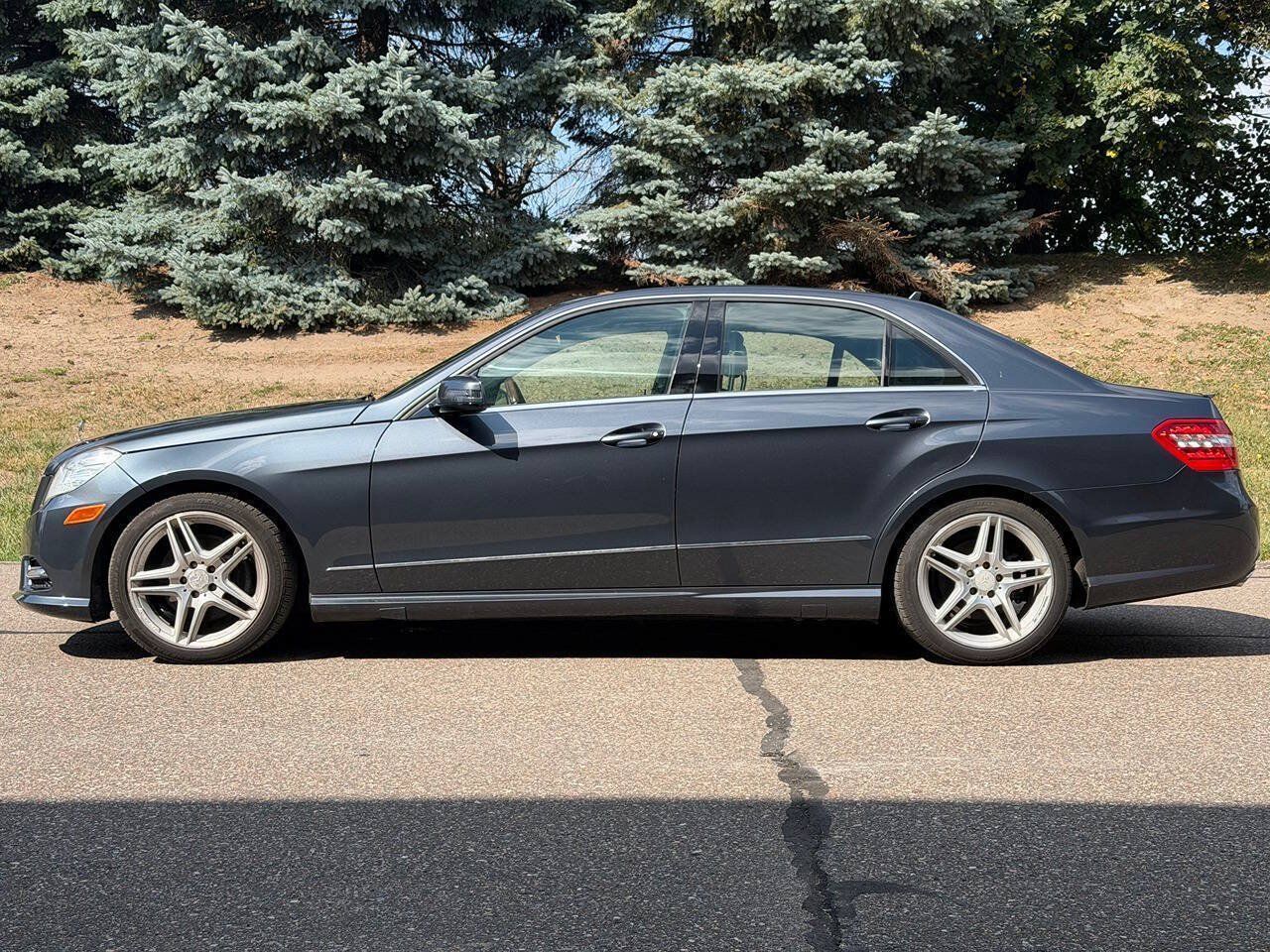 Used 2013 Mercedes-Benz E 350 4MATIC Sedan image 2
