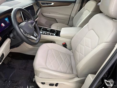 Used 2024 Volkswagen Atlas SE AWD/4WD image 13