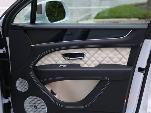 Used 2021 Bentley Bentayga image 68