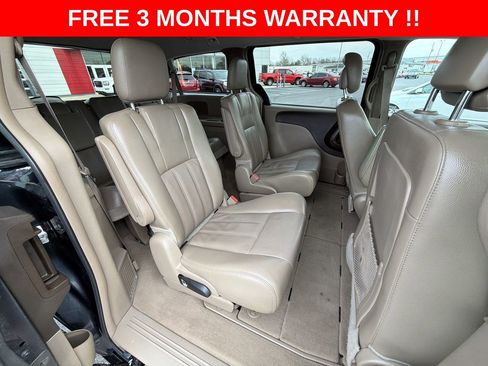 Used 2014 Chrysler Town & Country Touring image 21
