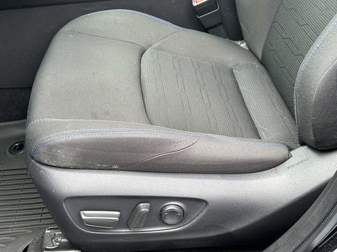 Used 2022 Toyota RAV4 SE w/ Convenience Package image 17