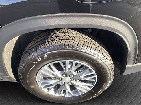 Used 2025 Chevrolet Traverse LT image 21