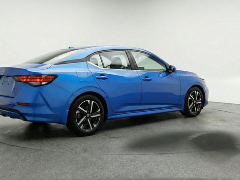 Used 2025 Nissan Sentra SV FWD image 9
