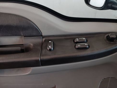 Used 2006 Ford F250 2WD Regular Cab Super Duty image 15