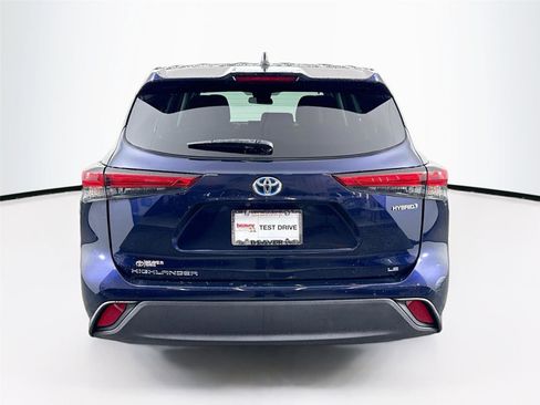 Used 2022 Toyota Highlander LE FWD image 10