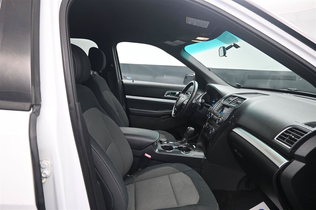 Used 2016 Ford Explorer XLT AWD/4WD image 9