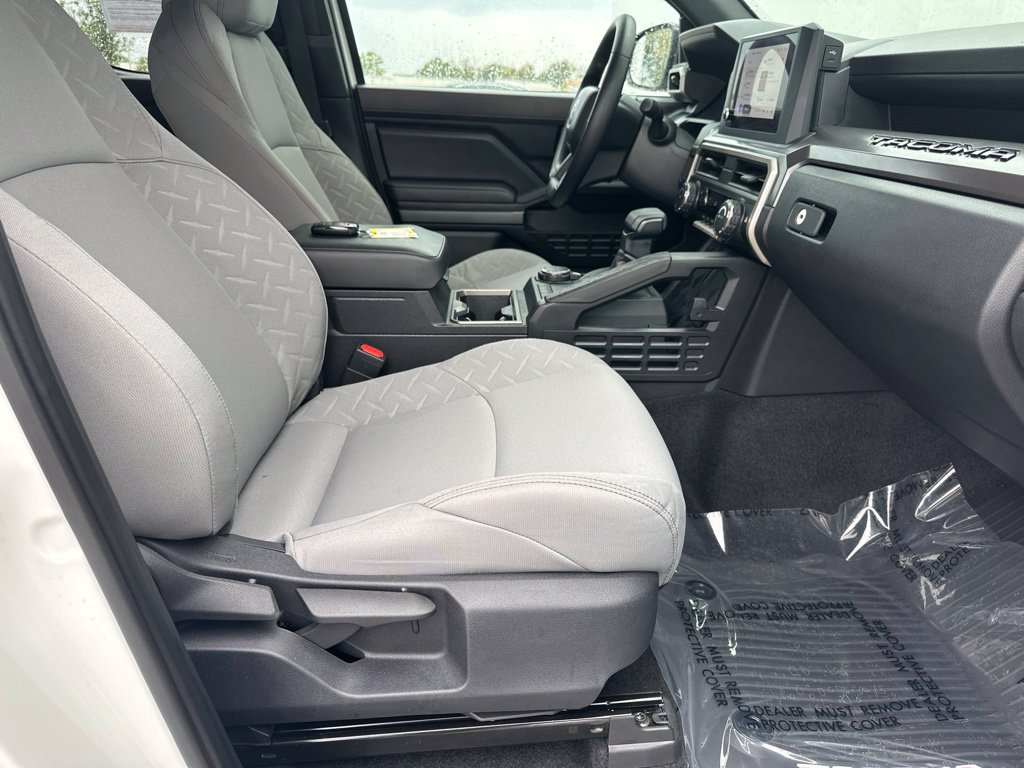 Used 2025 Toyota Tacoma SR5 AWD/4WD image 31