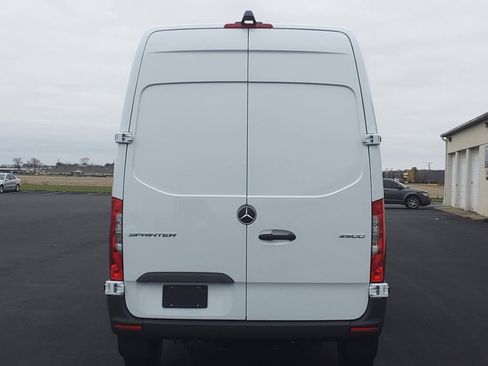Used 2025 Mercedes-Benz Sprinter 2500 image 9