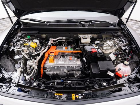 Used 2025 Cadillac Lyriq Luxury w/ LPO, Floor Liner Package AWD/4WD image 35