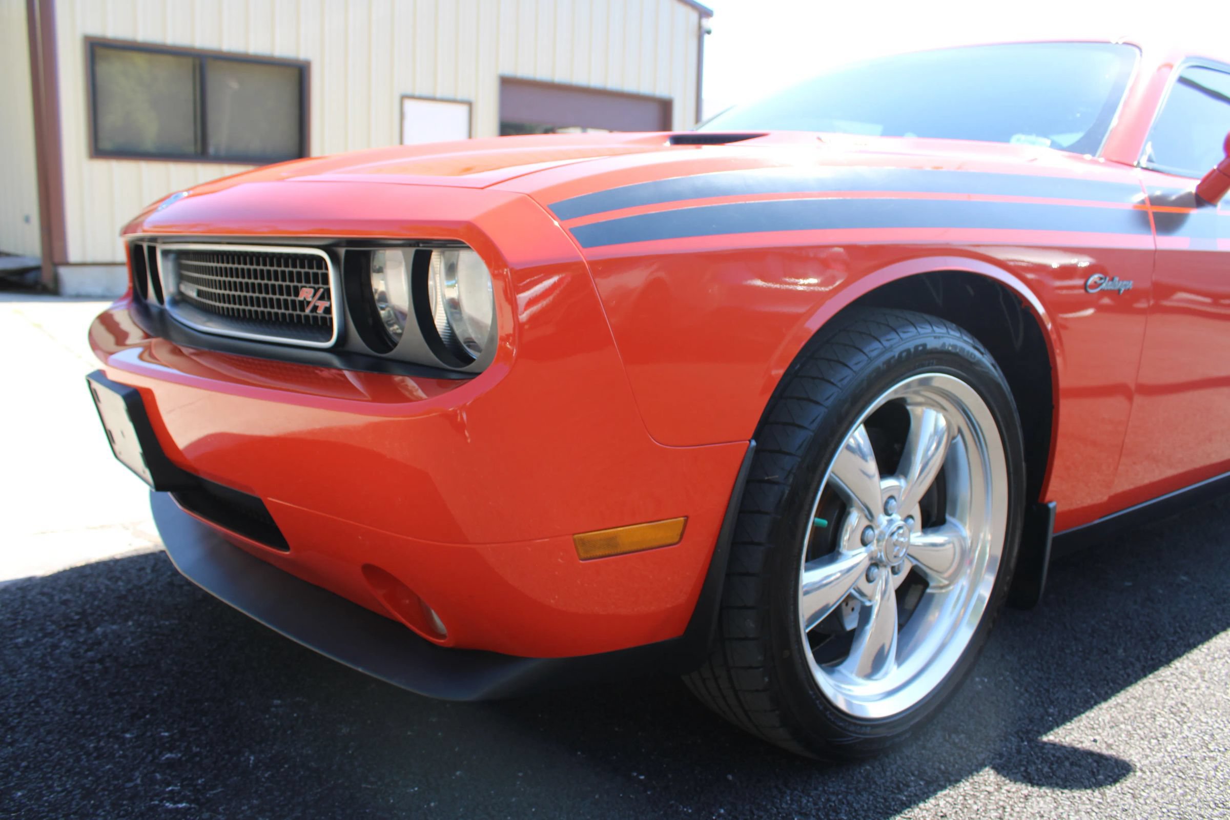 Used 2010 Dodge Challenger R/T RWD image 3