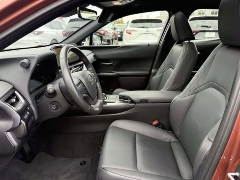 Used 2025 Lexus UX 300h AWD image 18