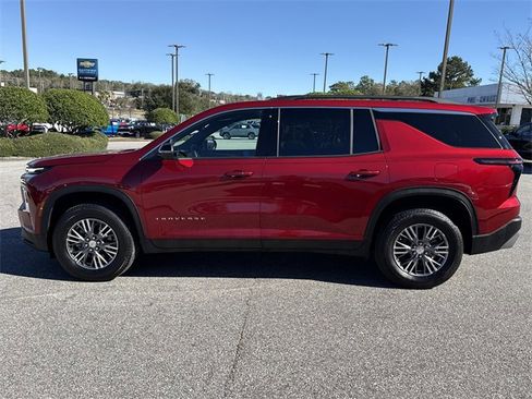 Used 2025 Chevrolet Traverse LT w/ Driver Confidence Package image 6