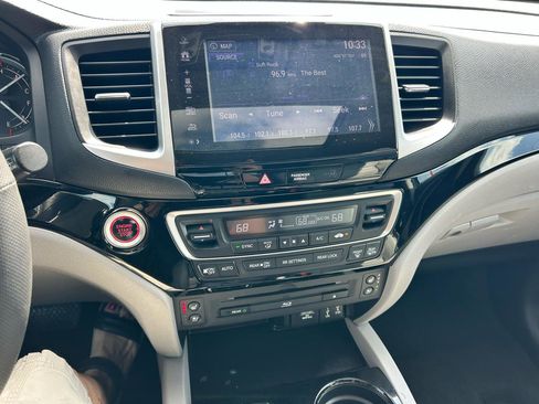 Used 2017 Honda Pilot Elite image 4