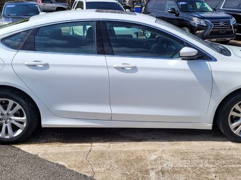 Used 2015 Chrysler 200 Limited w/ Convenience Group FWD image 5