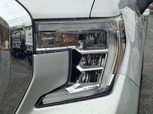 Used 2022 GMC Sierra 1500 SLE image 9