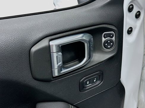 Used 2021 Jeep Wrangler Unlimited Sahara w/ Uconnect 4C Nav & Sound Group image 19