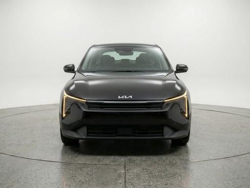 Used 2025 Kia K4 FWD image 2