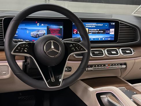 Used 2026 Mercedes-Benz GLS 450 4MATIC image 39