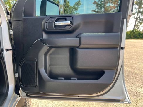 Used 2022 Chevrolet Silverado 2500 Custom w/ Custom Value Package AWD/4WD image 16
