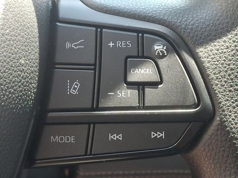 Used 2025 Toyota Sienna LE FWD image 22