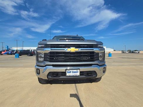Used 2025 Chevrolet Silverado 2500 LT w/ Convenience Package AWD/4WD image 2