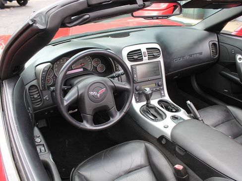 Used 2005 Chevrolet Corvette Convertible w/ Preferred Equipment Group RWD image 11