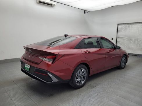 Used 2024 Hyundai Elantra SEL FWD image 9