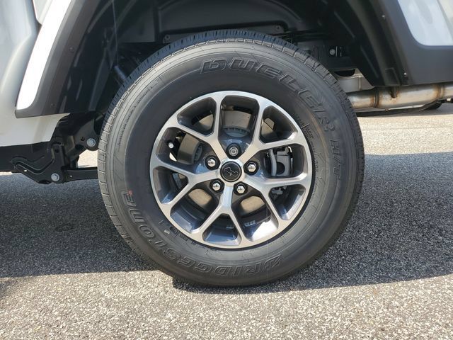 New 2025 Jeep Gladiator Sport AWD/4WD image 11