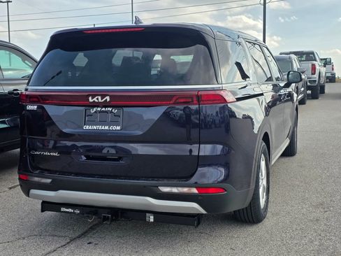 Used 2022 Kia Carnival LX image 8