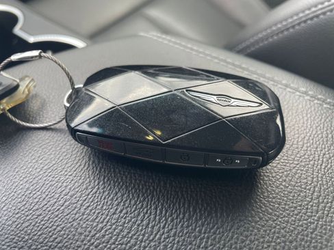 Used 2025 Genesis G70 2.5T image 18