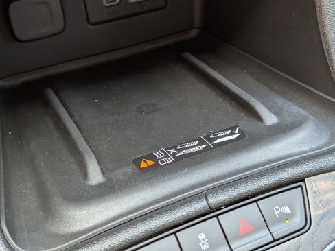 Used 2021 GMC Acadia Denali w/ Denali Technology Package FWD image 28