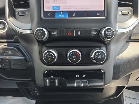 Used 2024 RAM 3500 Big Horn AWD/4WD image 23